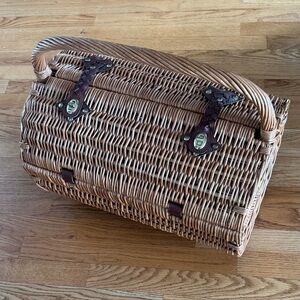 Picnic Time Round Wicker Picnic Basket with Handle for 2